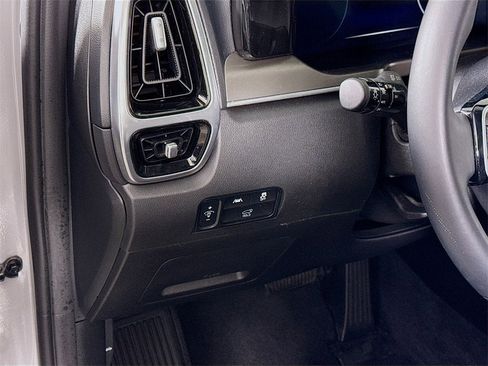 Used 2023 Kia Sorento SX image 4