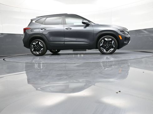 Certified 2025 Kia Seltos SX w/ SX Sunroof Package AWD/4WD image 30