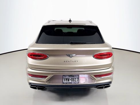 Used 2023 Bentley Bentayga image 6