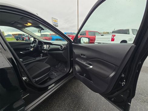 Used 2024 Nissan Kicks SV image 10