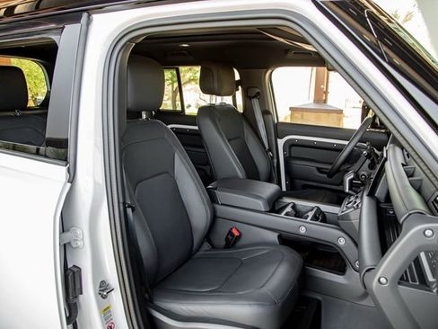 Used 2025 Land Rover Defender 110 X-Dynamic SE image 27