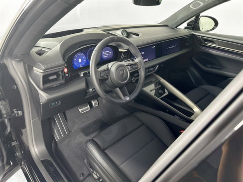 New 2025 Porsche Macan Turbo Electric image 4