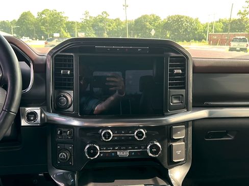 Used 2022 Ford F150 Lariat w/ Equipment Group 502A High AWD/4WD image 10