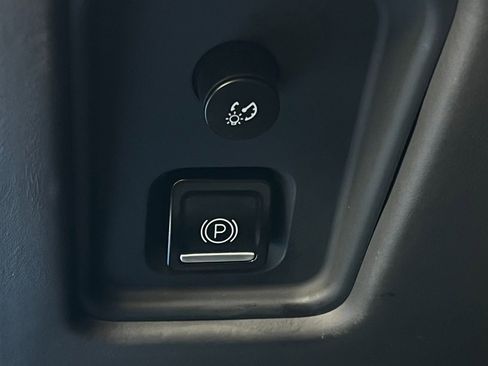 Used 2023 Chevrolet Corvette Stingray Premium Conv w/ Z51 Performance Package image 25