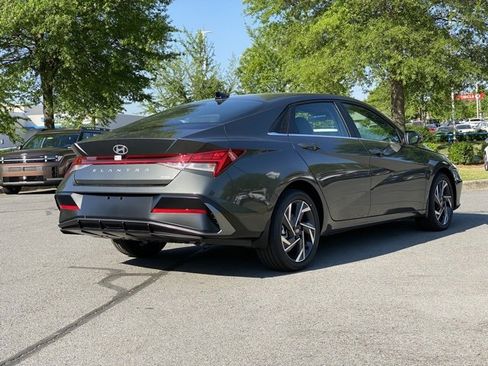 New 2025 Hyundai Elantra Limited image 7