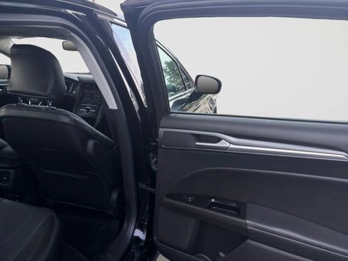 Used 2016 Ford Fusion Titanium FWD image 17