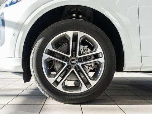 Used 2025 Audi Q5 Premium image 7