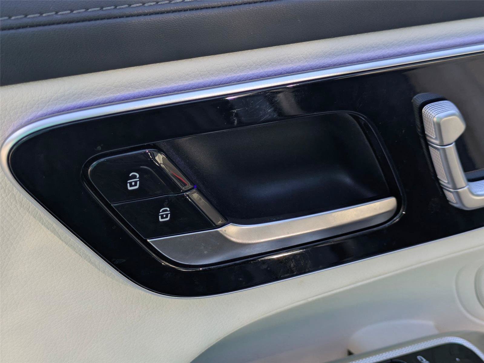 Used 2024 Mercedes-Benz GLC 300 4MATIC image 13