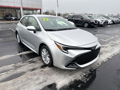 Used 2023 Toyota Corolla SE w/ SE Premium Package image 2