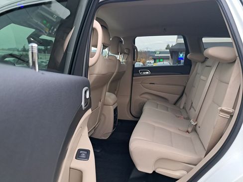 Used 2022 Jeep Grand Cherokee Laredo E w/ Security & Convenience Group image 14