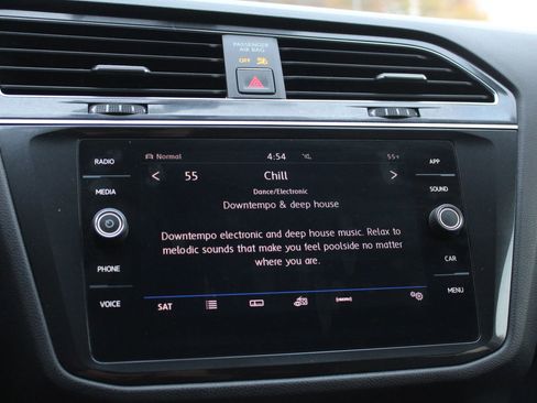 Used 2018 Volkswagen Tiguan SE w/ 3rd Row Seat Package image 35