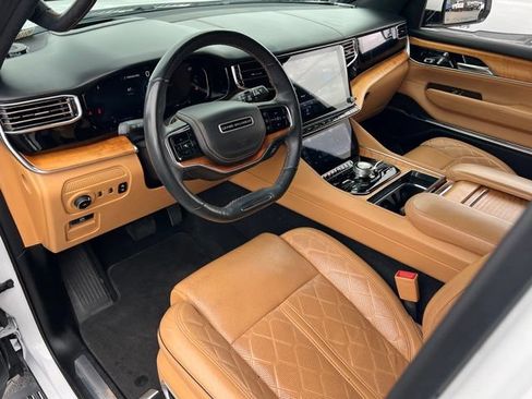 Used 2022 Jeep Grand Wagoneer Series III w/ Flexible Seating Group AWD/4WD image 17