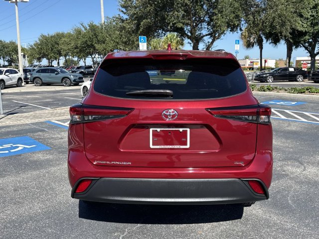 Used 2021 Toyota Highlander XLE FWD image 5
