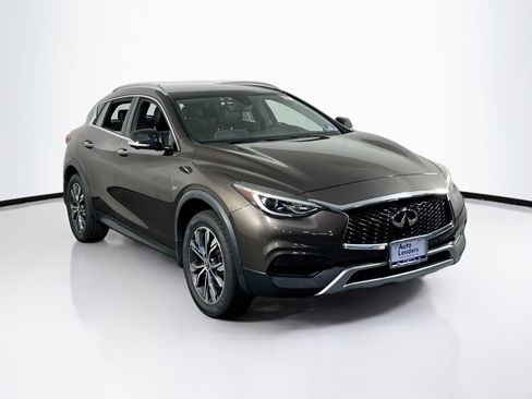 Used 2019 INFINITI QX30 Premium w/ Navigation Package image 3