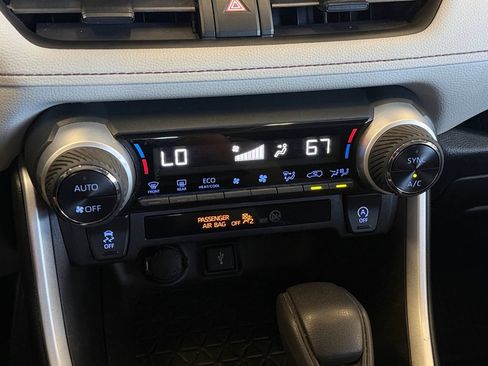 Used 2020 Toyota RAV4 XLE FWD image 22