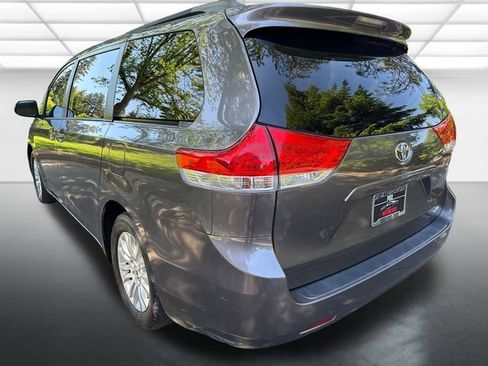 Used 2013 Toyota Sienna XLE FWD image 3