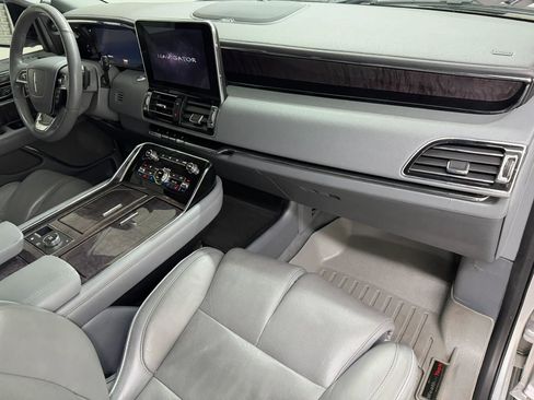 Used 2019 Lincoln Navigator L Select w/ Cargo Package AWD/4WD image 10