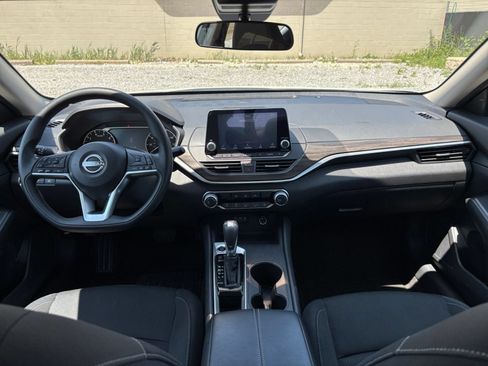 Used 2025 Nissan Altima 2.5 SV FWD image 33