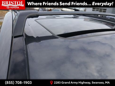 Used 2020 Toyota RAV4 XLE Premium image 9