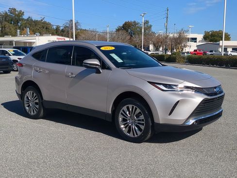 Used 2023 Toyota Venza LE image 11