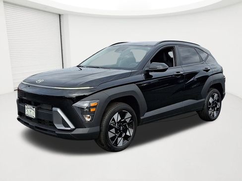 Used 2025 Hyundai Kona SEL image 1
