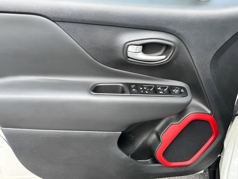 Used 2023 Jeep Renegade Trailhawk image 26