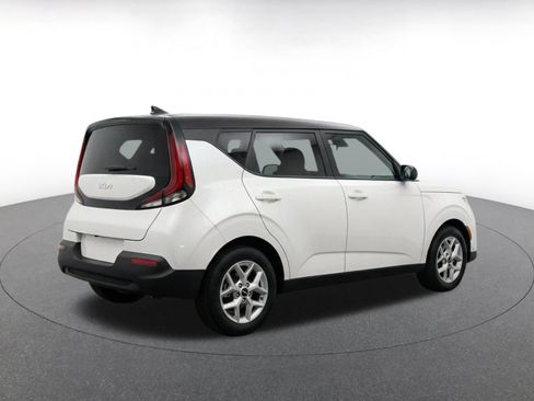 Used 2025 Kia Soul LX w/ LX Technology Package FWD image 9