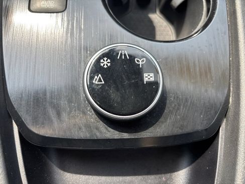Used 2021 Nissan Rogue S AWD/4WD image 29
