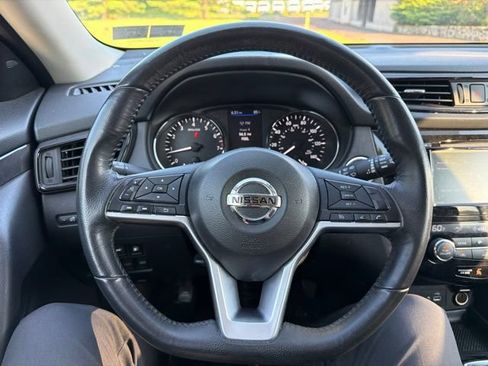 Used 2018 Nissan Rogue SV AWD/4WD image 25