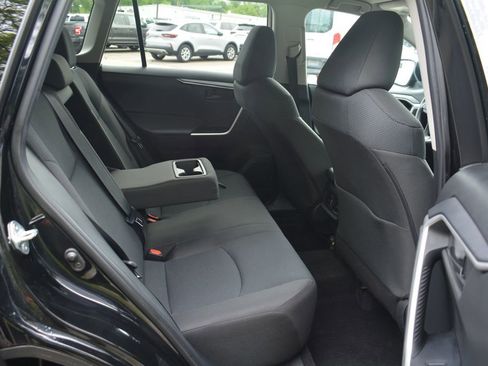 Used 2022 Toyota RAV4 LE AWD/4WD image 18