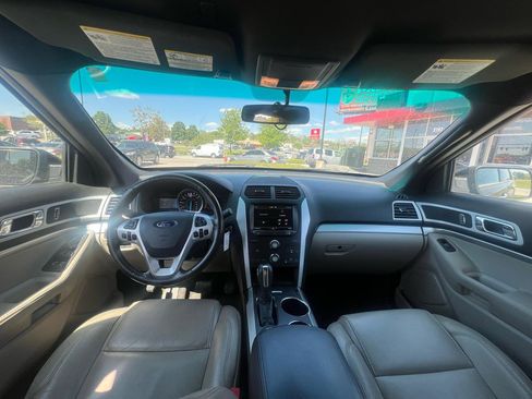 Used 2014 Ford Explorer XLT w/ Equipment Group 202A AWD/4WD image 11