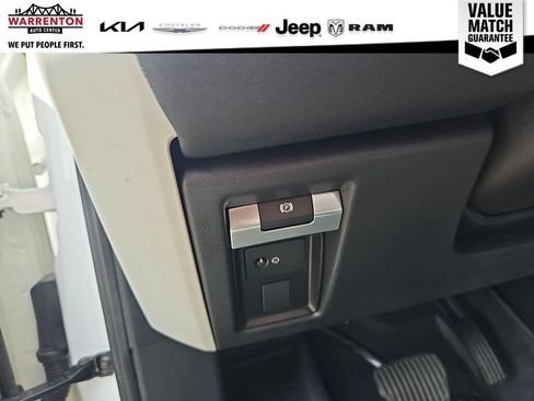 Used 2020 Land Rover Defender 110 SE AWD/4WD image 15