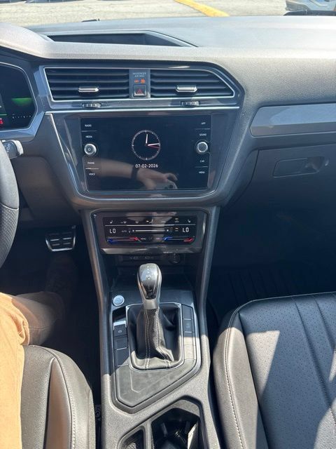 Used 2022 Volkswagen Tiguan SE R-Line FWD image 16