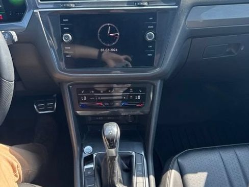 Used 2022 Volkswagen Tiguan SE R-Line FWD image 16