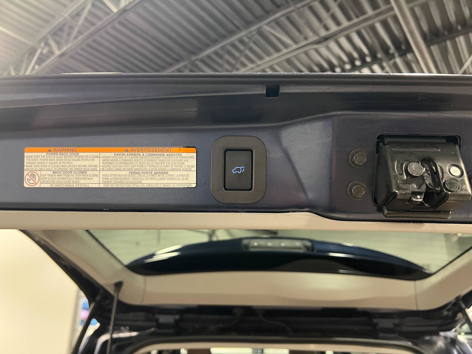Used 2018 Toyota Sienna XLE w/ XLE Navigation Package FWD image 32