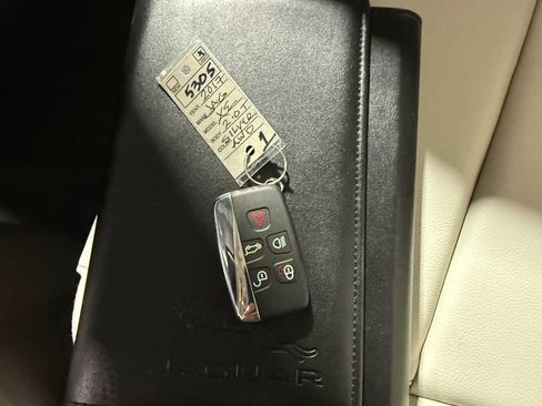 Used 2017 Jaguar XE Premium image 45