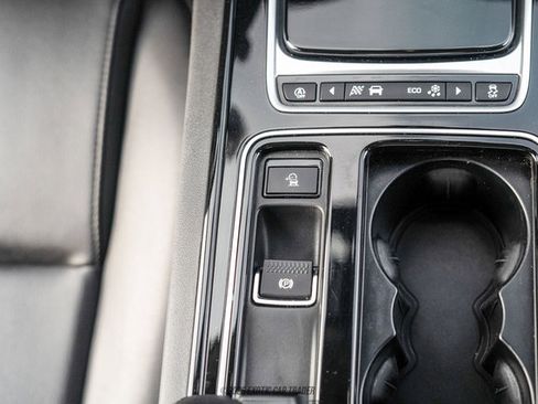 Used 2018 Jaguar XE Premium AWD/4WD image 50
