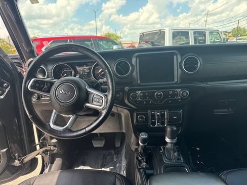 Used 2019 Jeep Wrangler Unlimited Sahara AWD/4WD image 15