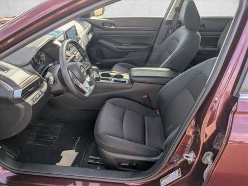 Used 2025 Nissan Altima 2.5 SV FWD image 14