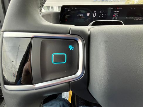 New 2025 Ford Expedition Active image 14