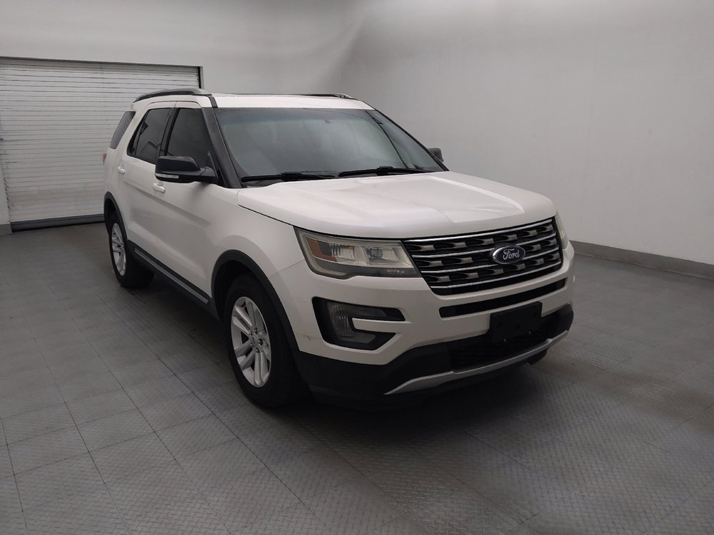 Used 2016 Ford Explorer XLT w/ Equipment Group 201A FWD image 13