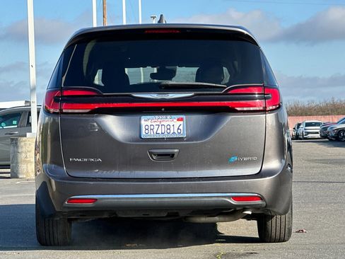 Used 2022 Chrysler Pacifica Touring-L image 5
