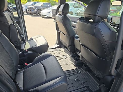 Certified 2025 Toyota Sienna XLE Woodland Edition AWD/4WD image 14