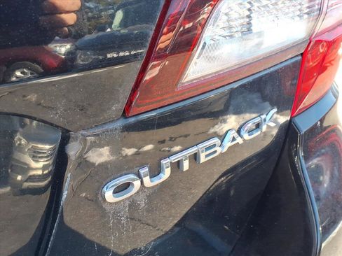 Used 2018 Subaru Outback 2.5i Touring image 12
