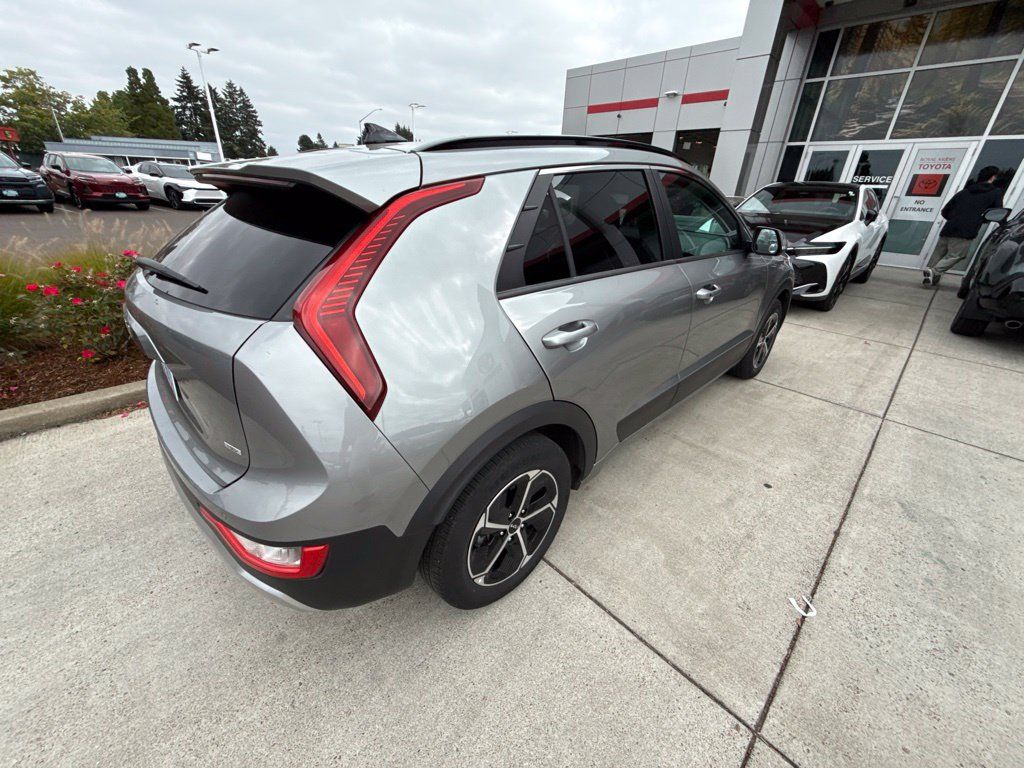 Used 2023 Kia Niro EX FWD image 5