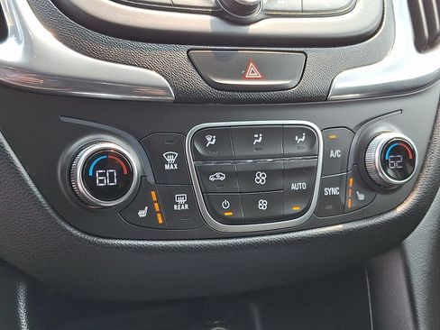 Used 2019 Chevrolet Equinox LT FWD image 16