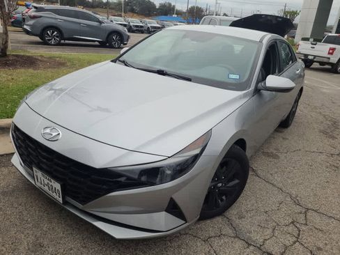 Used 2023 Hyundai Elantra SEL w/ Cargo Package image 2
