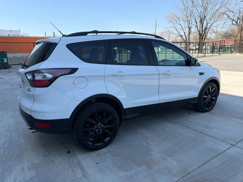 Used 2018 Ford Escape SE w/ SE Sport Appearance Package image 10