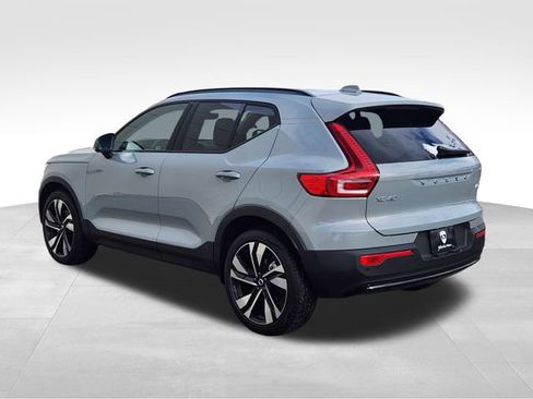 Certified 2025 Volvo XC40 B5 Ultra w/ Climate Package image 5