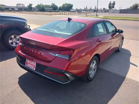 Used 2024 Hyundai Elantra SE FWD image 4